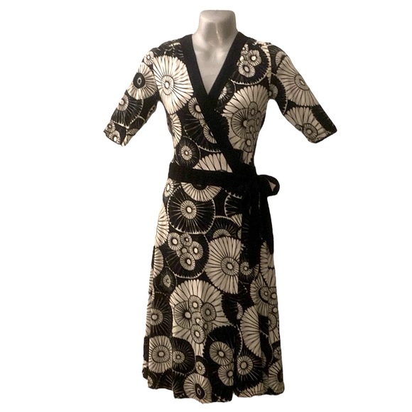 H&M Dresses & Skirts - Black and white floral wrap dress